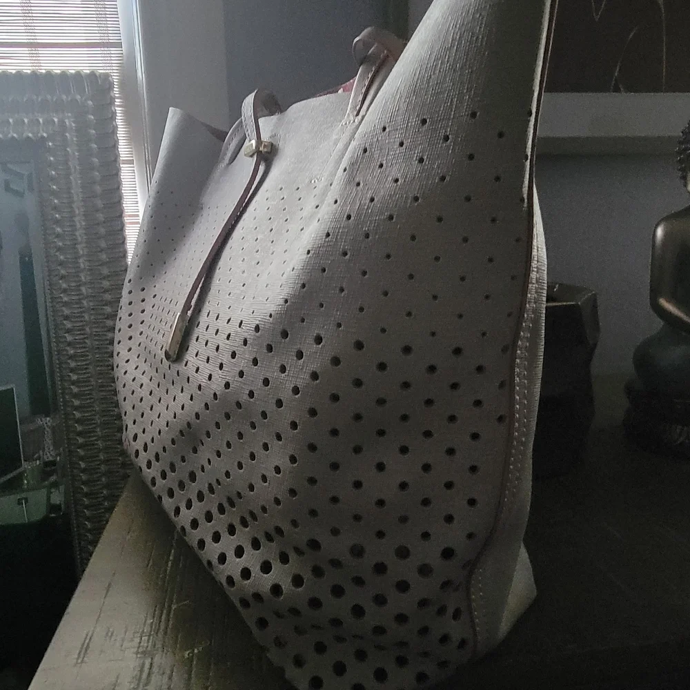 Vince Camuto genuine leather handbag - Picture 2 of 5